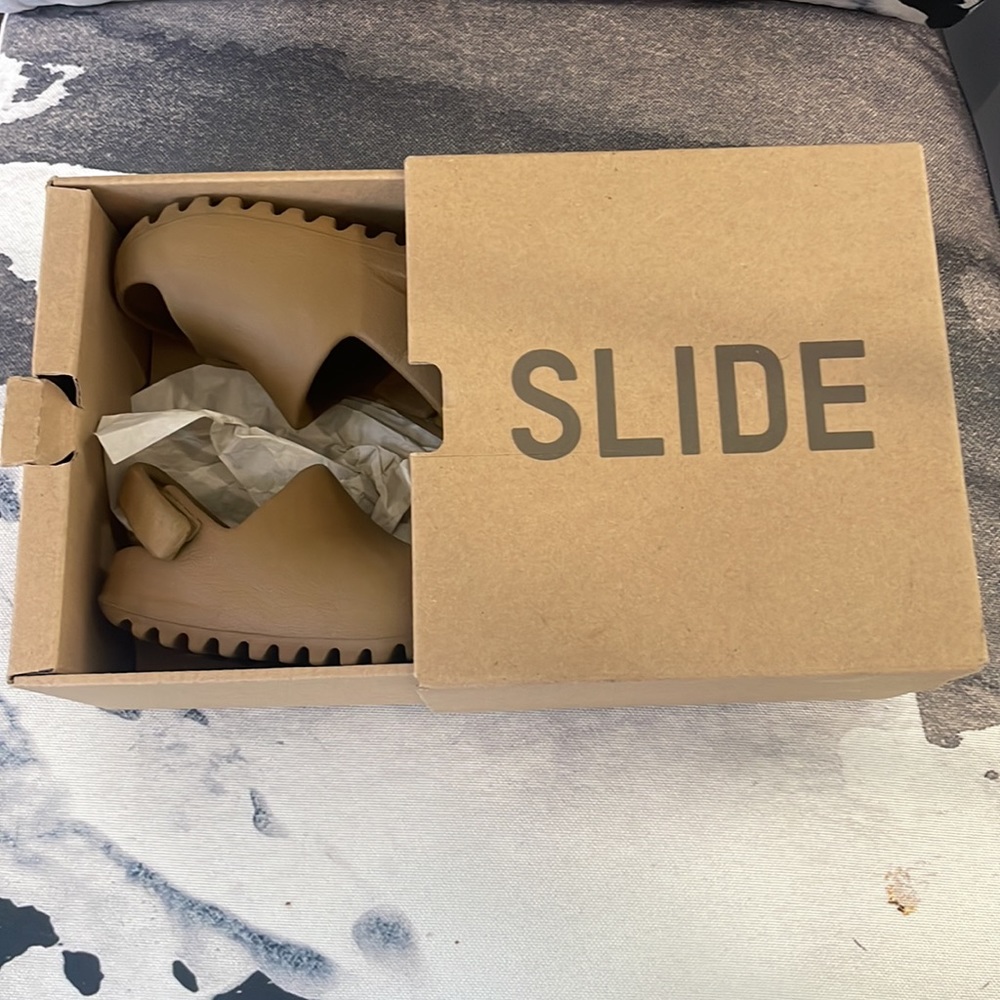 ‼️ SOLD ‼️Yeezy Ochre Infant Slides
